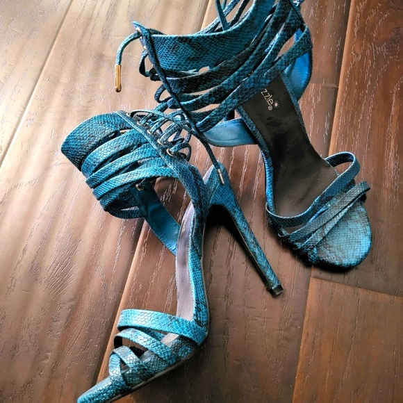 Heels - Picture 1 of 3